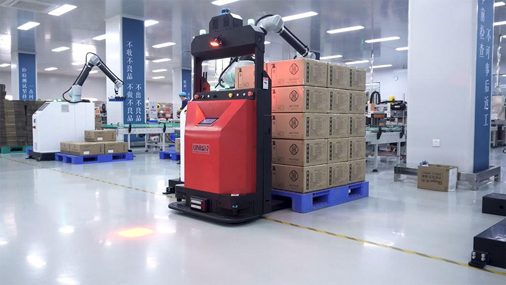 The case of intelligent unmanned forklift for turnover and transportation in the retail industry of daily necessities